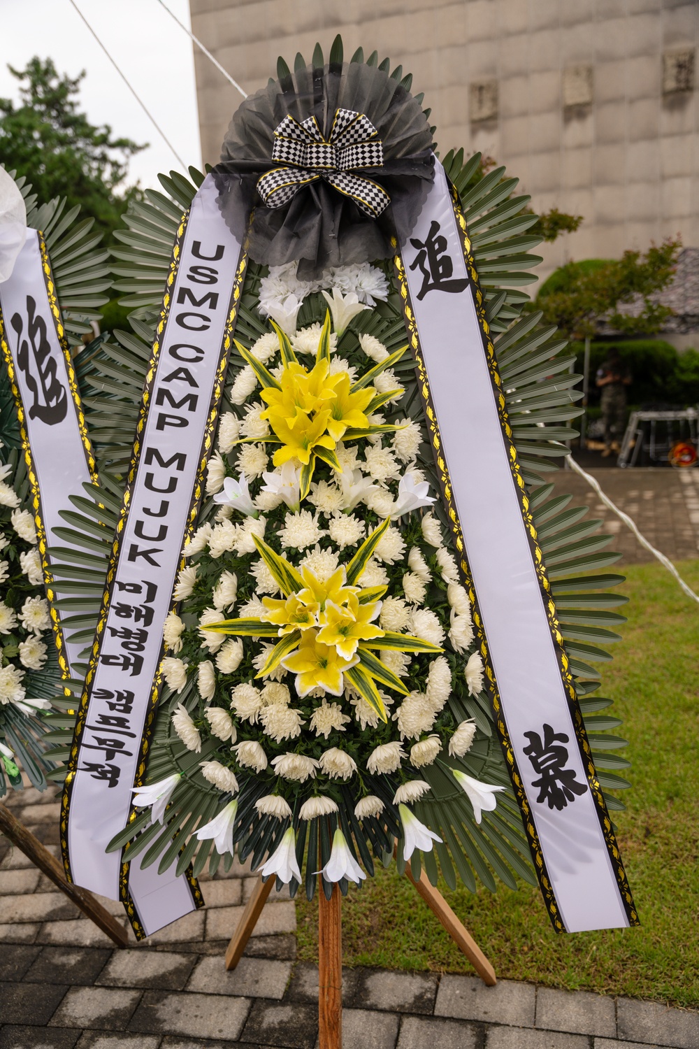 Colonel Ronnie D. Michael honors fallen troops at the 2018 MUH-1 helicopter crash memorial in Pohang
