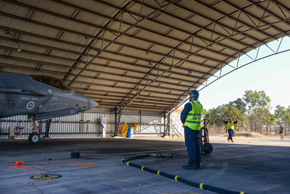 RAAF Avionics Airmen refuel F-35A Lightning II during Pitch Black 2024