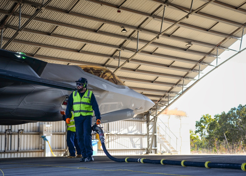 DVIDS - Images - RAAF Avionics Airmen refuel F-35A Lightning II during ...