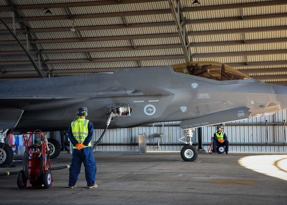 DVIDS - Images - RAAF Avionics Airmen refuel F-35A Lightning II during ...