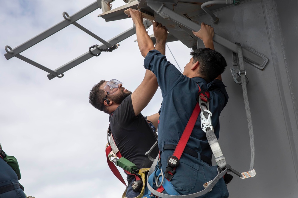 Spruance Sailors conduct maintenance