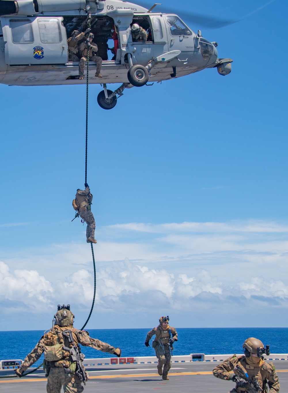 31st Marine Expeditionary Unit (MEU) Fast-Rope Aboard USS America (LHA 6)