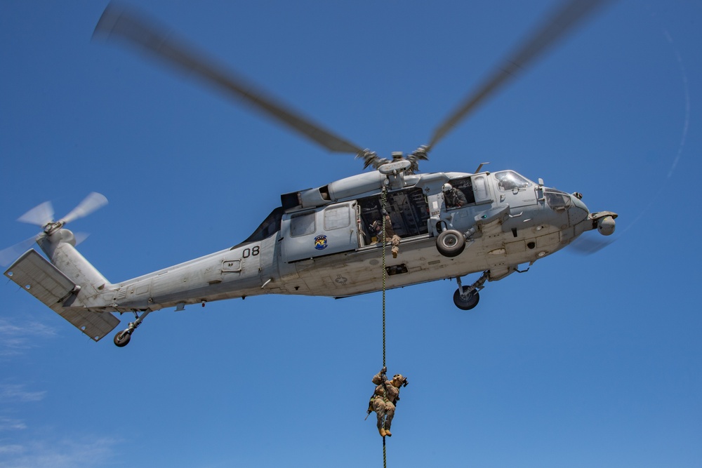 31st Marine Expeditionary Unit (MEU) Fast-Rope Aboard USS America (LHA 6)