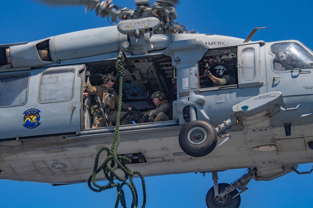 31st Marine Expeditionary Unit (MEU) Fast-Rope Aboard USS America (LHA 6)