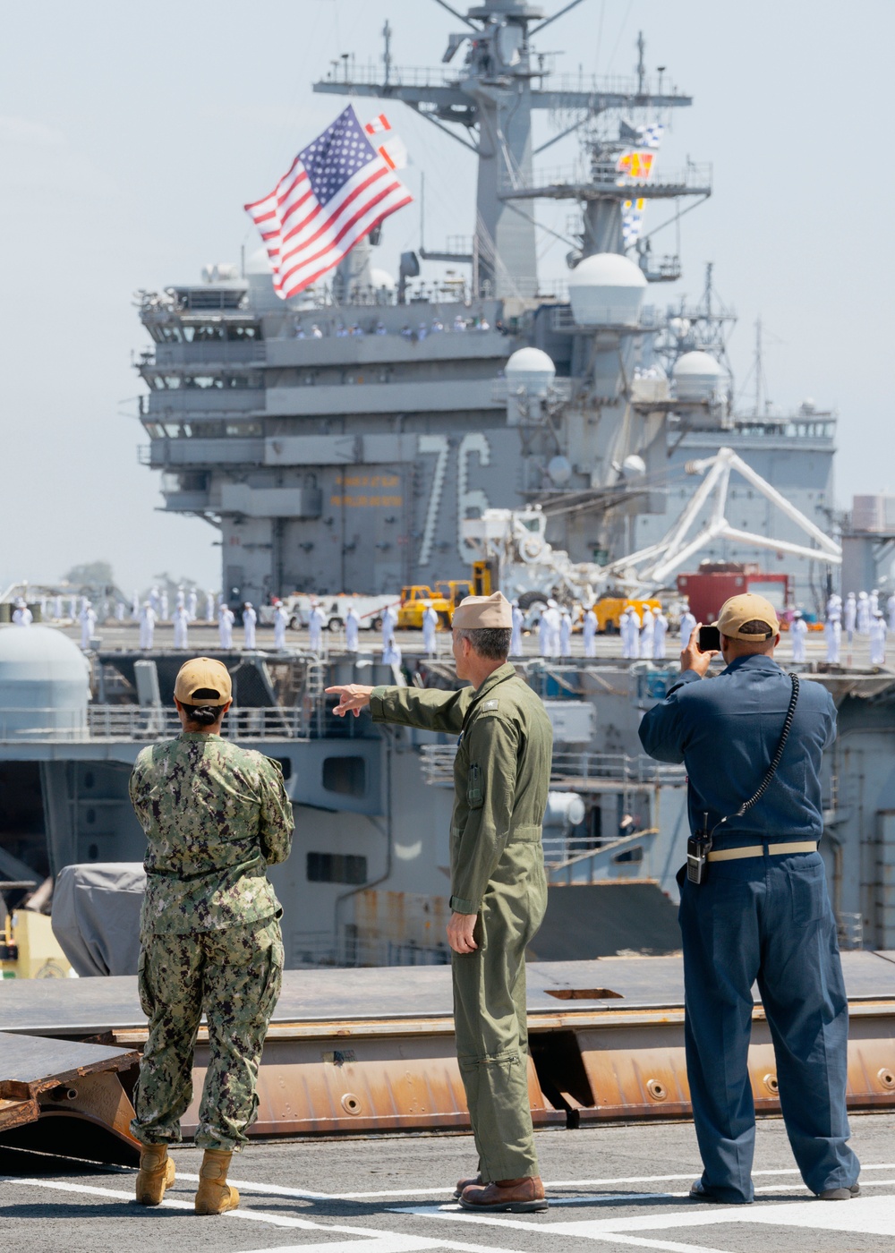 George Washington, Ronald Reagan conduct Hull Swap