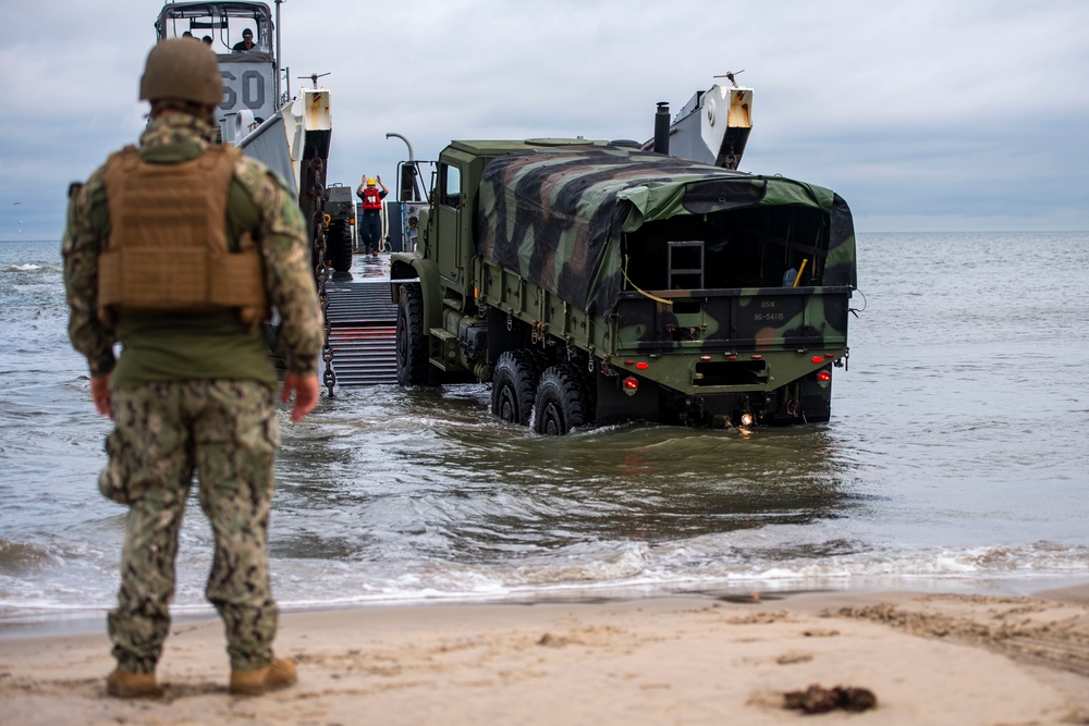 Expeditionary Strike Group Two (ESG 2) conducts Defense Support to Civil Authorities (DSCA) Full Mission Rehearsal