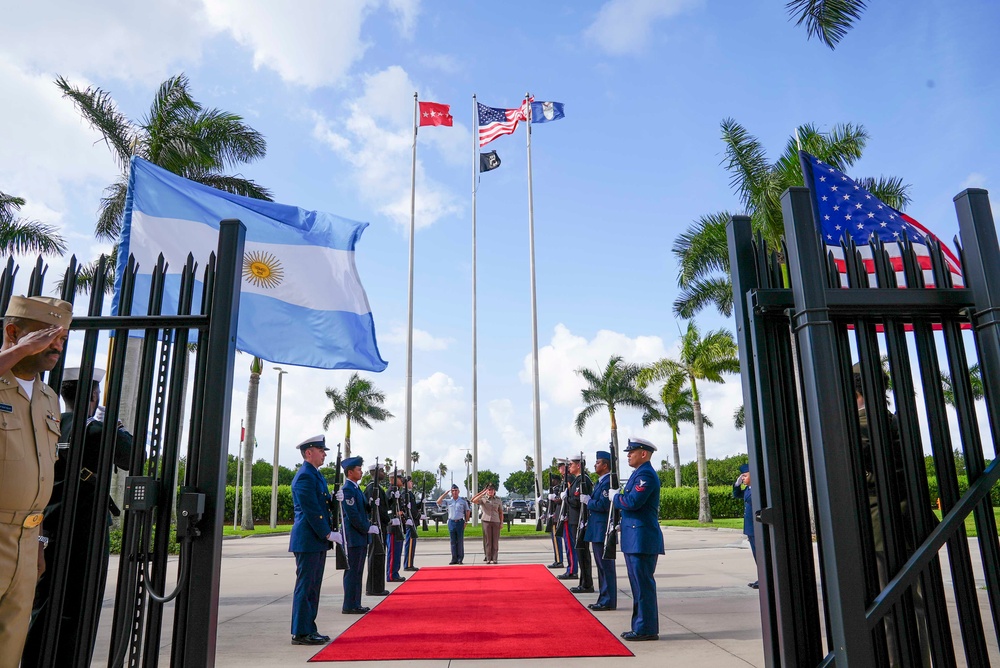 Argentina's Chief of Defense visits U.S. Southern Command