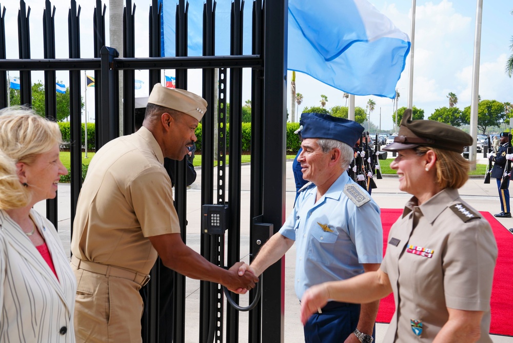 Argentina's Chief of Defense visits U.S. Southern Command