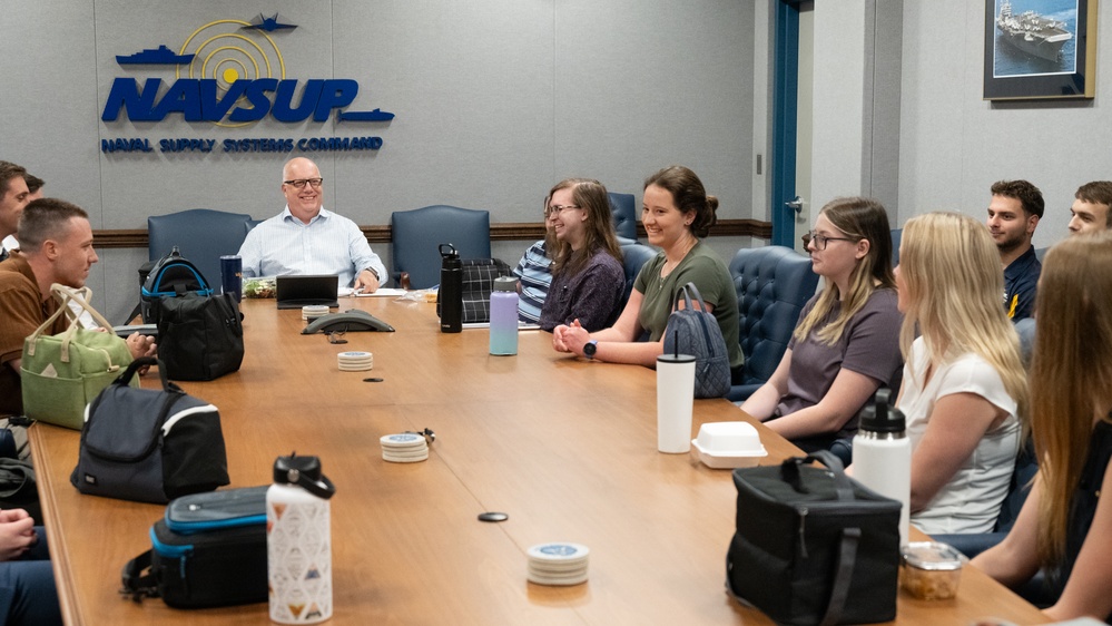 NAVSUP Vice Commander Meets with Interns