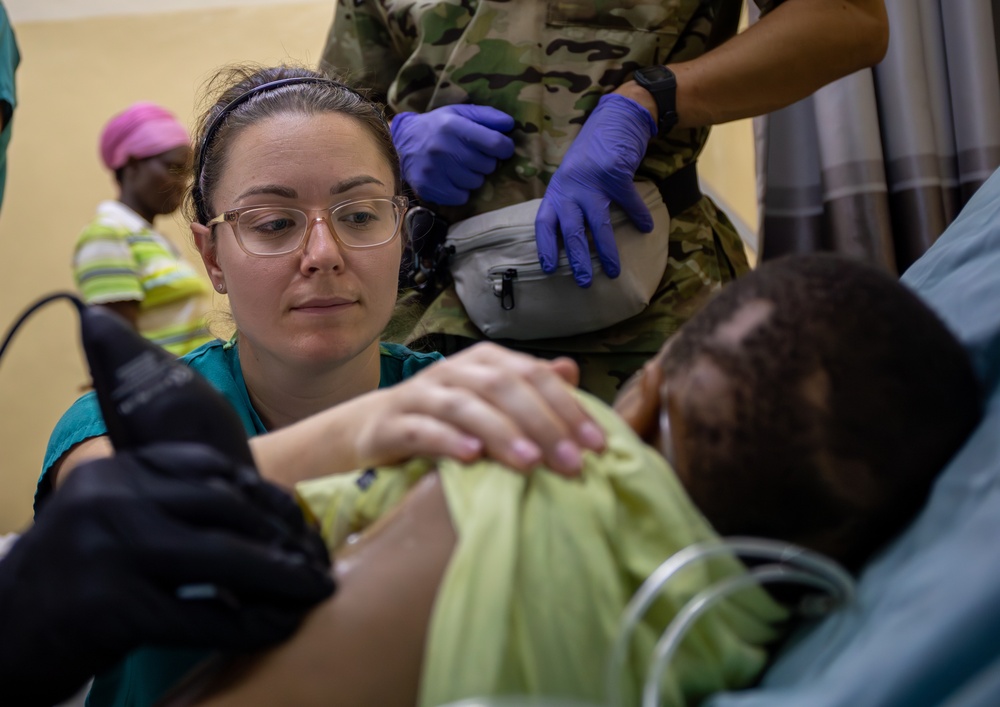 US, Burundi military healthcare teams work together in the ER