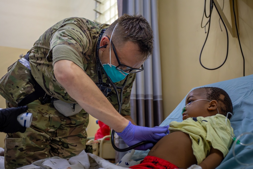 US, Burundi military healthcare teams work together in the ER