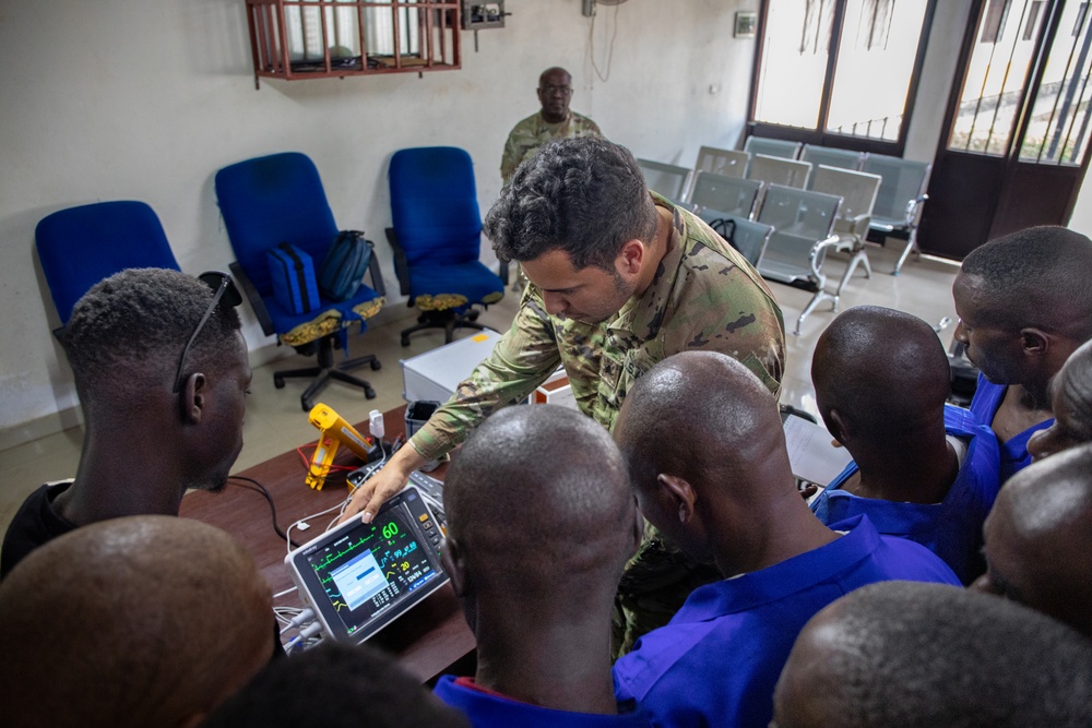 US Army biomedical equipment technician trains Burundian counterparts during medical exercise