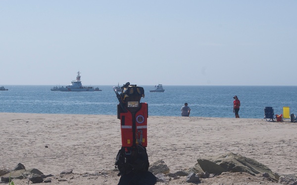 Community gathers for Paddle Out to honor and remember AST1 Phoenix Hanna