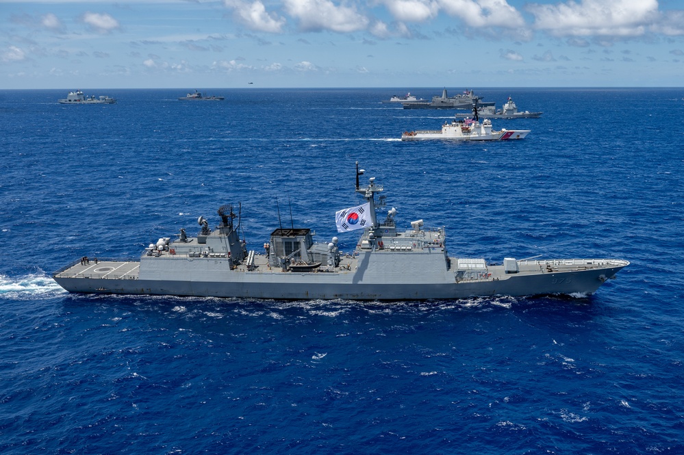 DVIDS - Images - Multinational ships sail in formation during RIMPAC ...