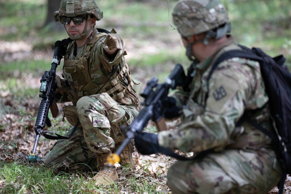 854th ENG BN Soldiers conduct STX lanes