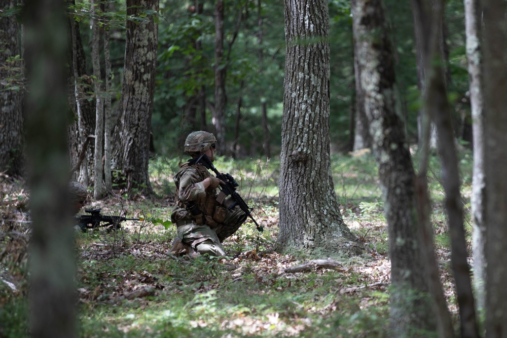 854th ENG BN Soldiers conduct STX lanes