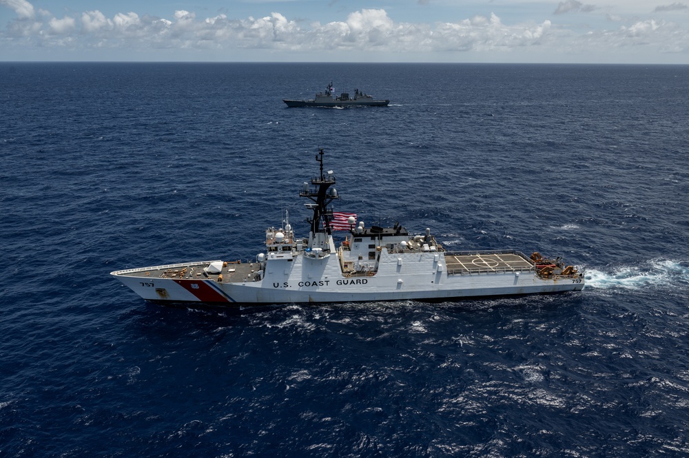 Multinational ships sail in formation during RIMPAC 2024