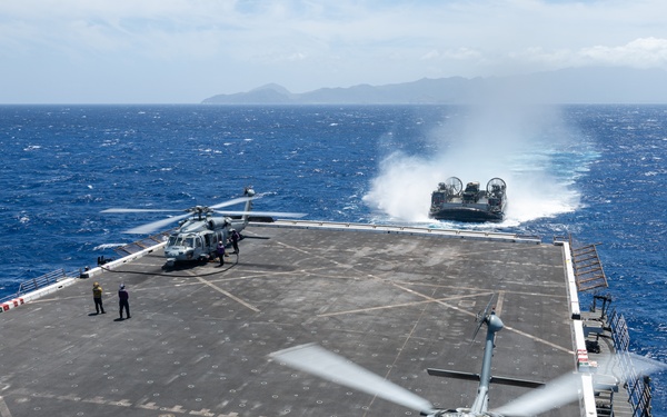 Dual operations aboard USS Somerset (LPD 25)