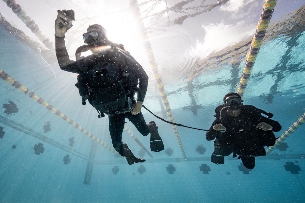 NSW Operators Dive with Partner Forces during RIMPAC 2024