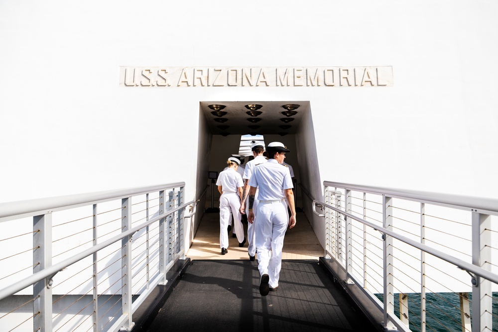 HMAS Sydney members visit USS Arizona memorial