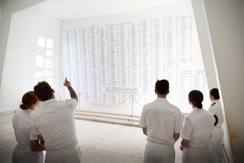 HMAS Sydney members visit USS Arizona memorial