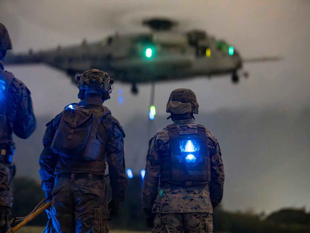 15th MEU and CLC 33 Support Lifting Operations in Hawaii