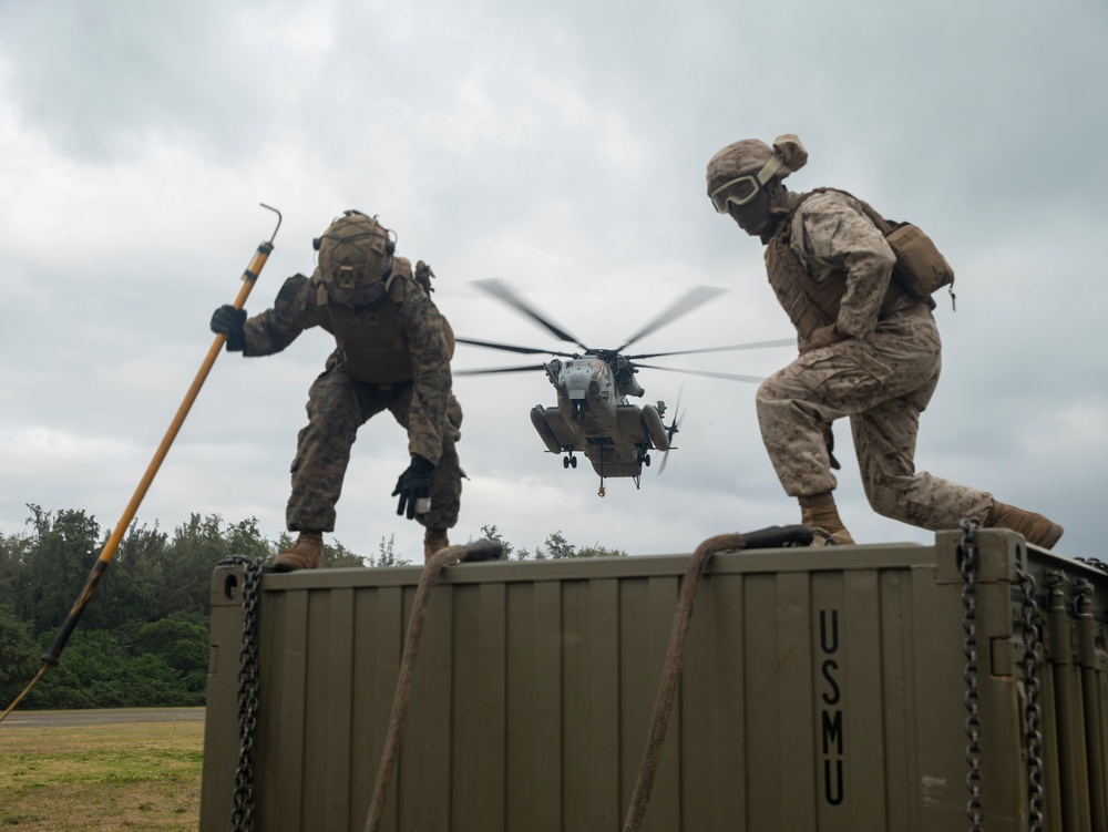 15th MEU and CLC 33 Support Lifting Operations in Hawaii