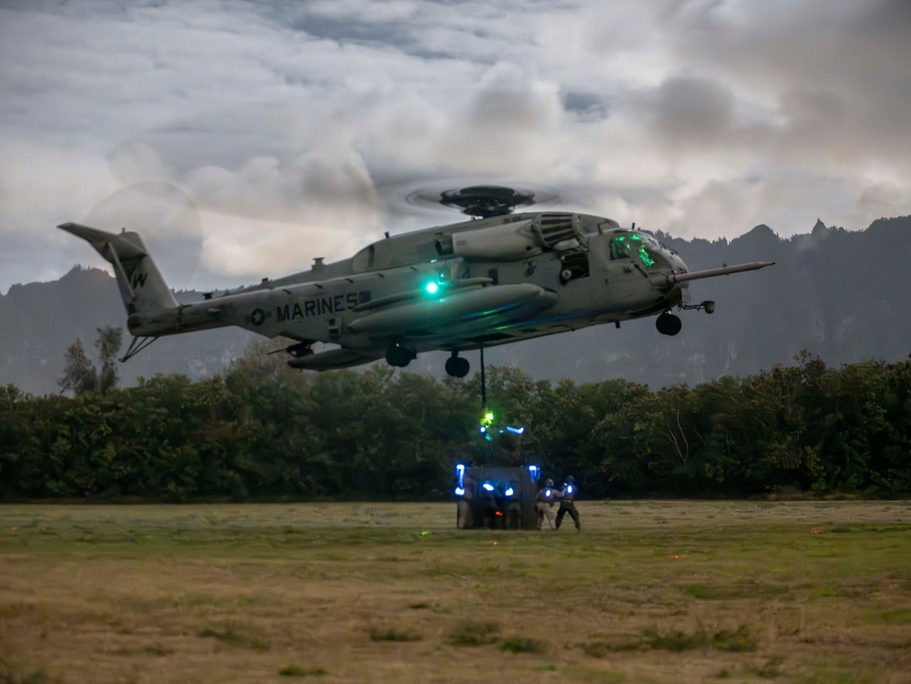 DVIDS - Images - 15th MEU and CLC 33 Support Lifting Operations in ...