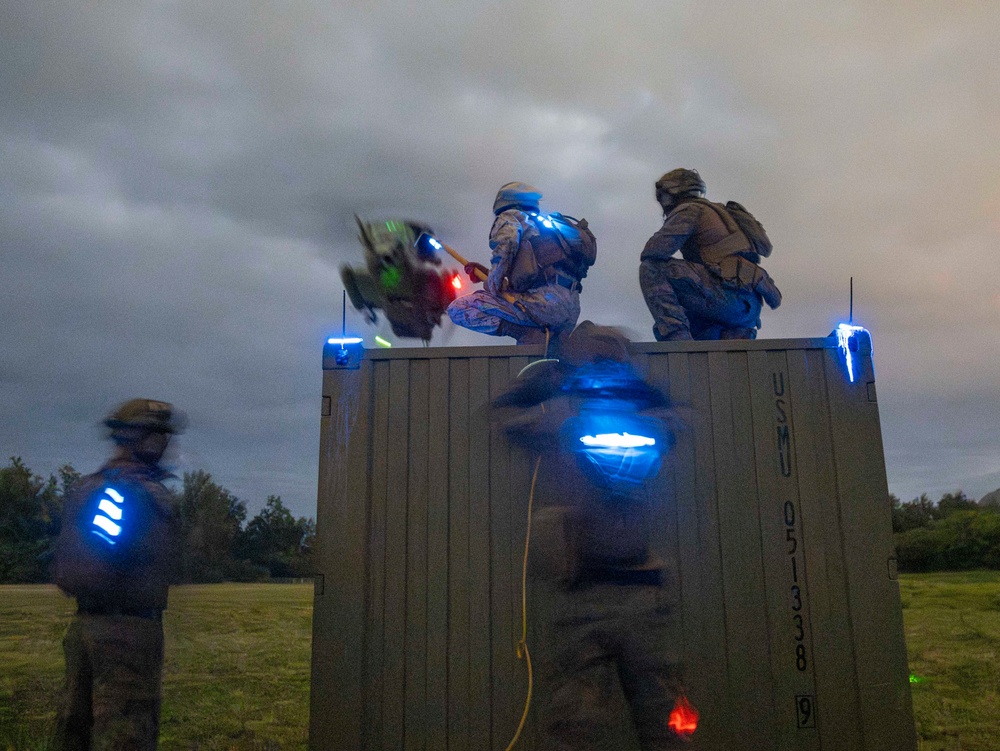 15th MEU and CLC 33 Support Lifting Operations in Hawaii