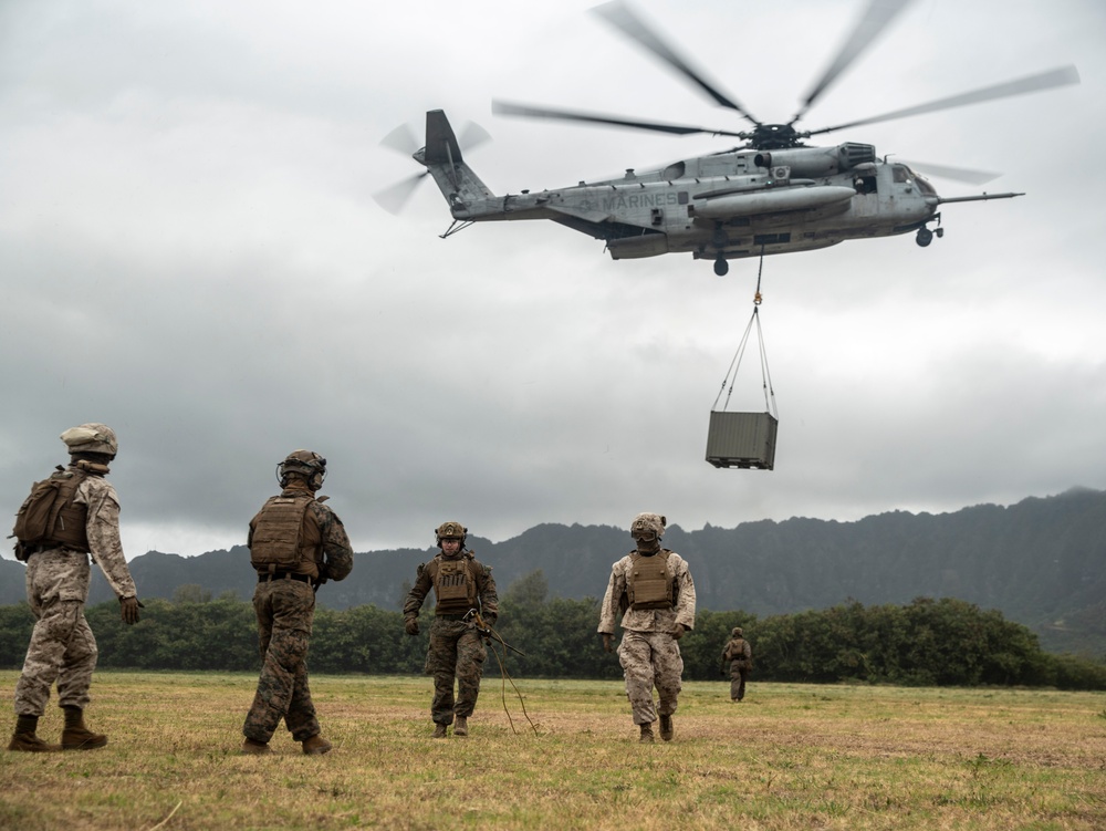 15th MEU and CLC 33 Support Lifting Operations in Hawaii