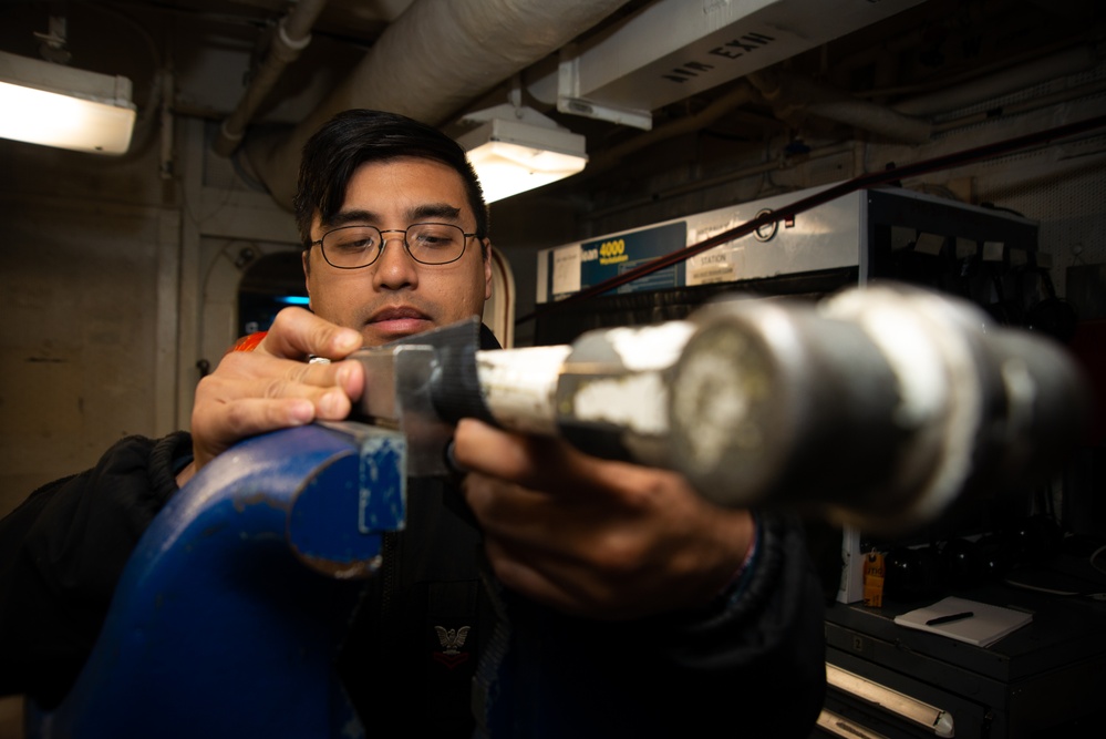 Nimitz Sailor Preps Component For Recalibration