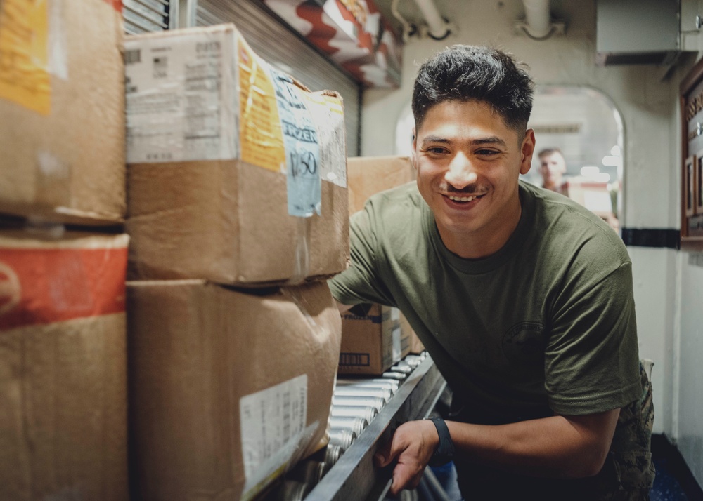 Marines, Sailors Aboard USS Boxer Conduct Vertical Replenishment