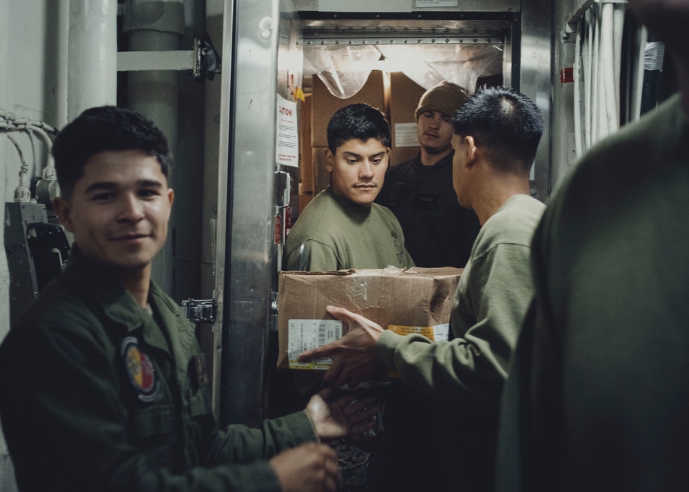 Marines, Sailors Aboard USS Boxer Conduct Vertical Replenishment