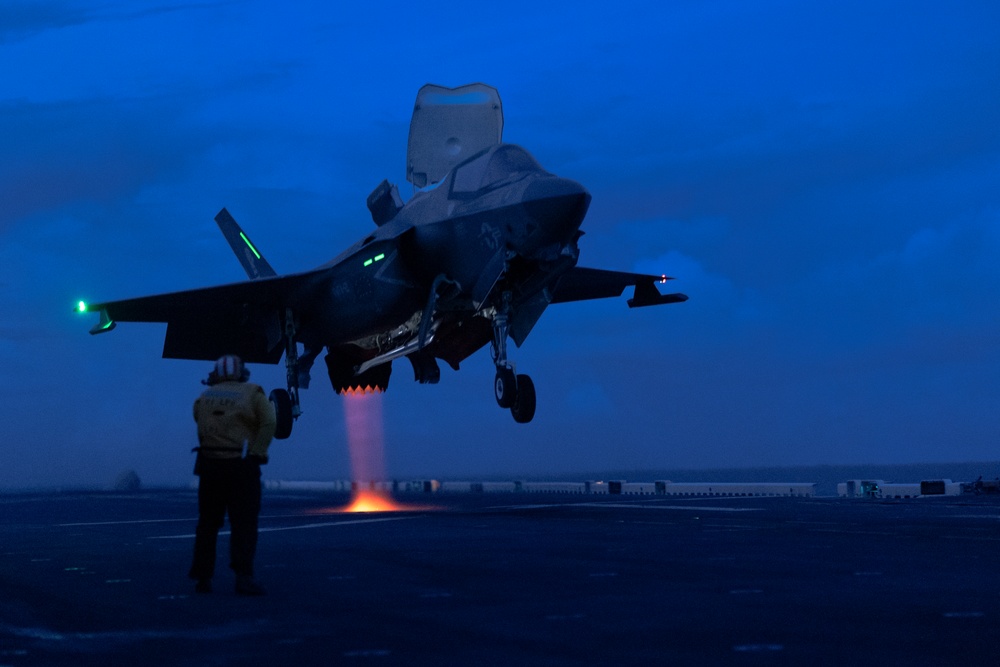 31st MEU Conducts Night Flight Operations