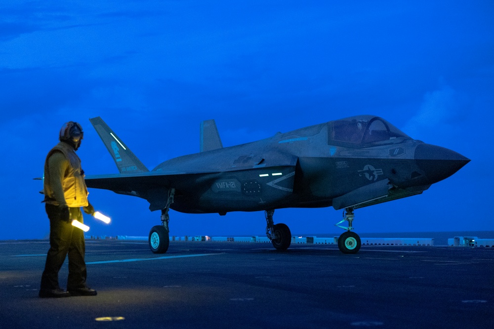 31st MEU Conducts Night Flight Operations