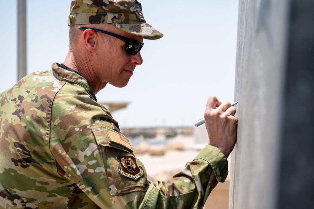 AFCENT commander visits the 379th AEW