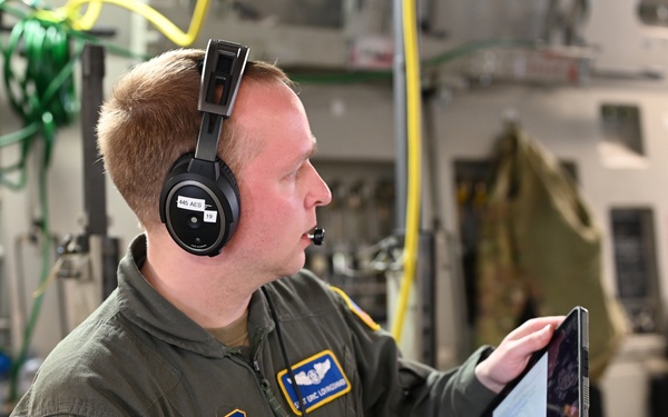 445th AES, 711th HPW collaborate to improve en route patient care