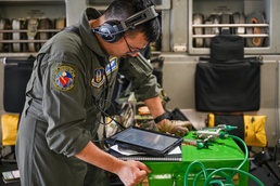 445th AES, 711th HPW collaborate to improve en route patient care