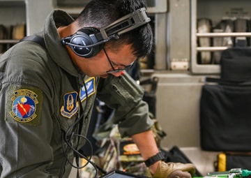 445th AES, 711th HPW collaborate to improve en route patient care