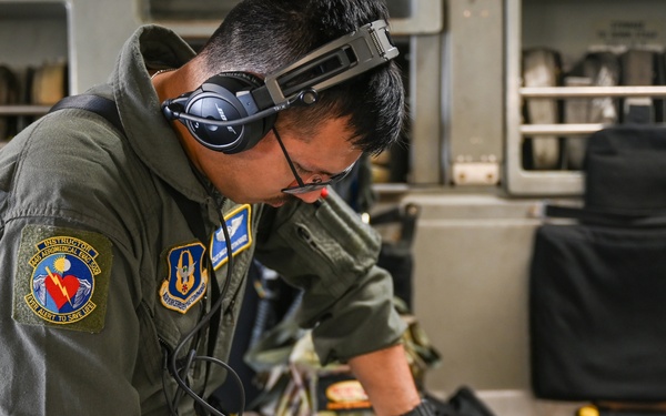 445th AES, 711th HPW collaborate to improve en route patient care