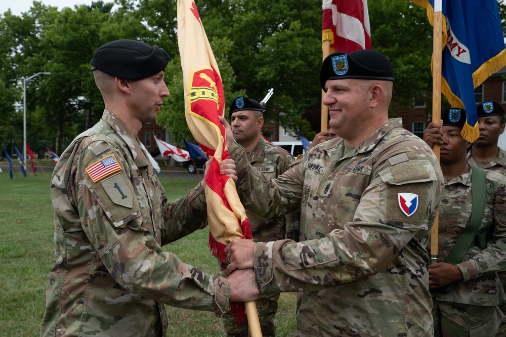 Dunker assumes command of USASA