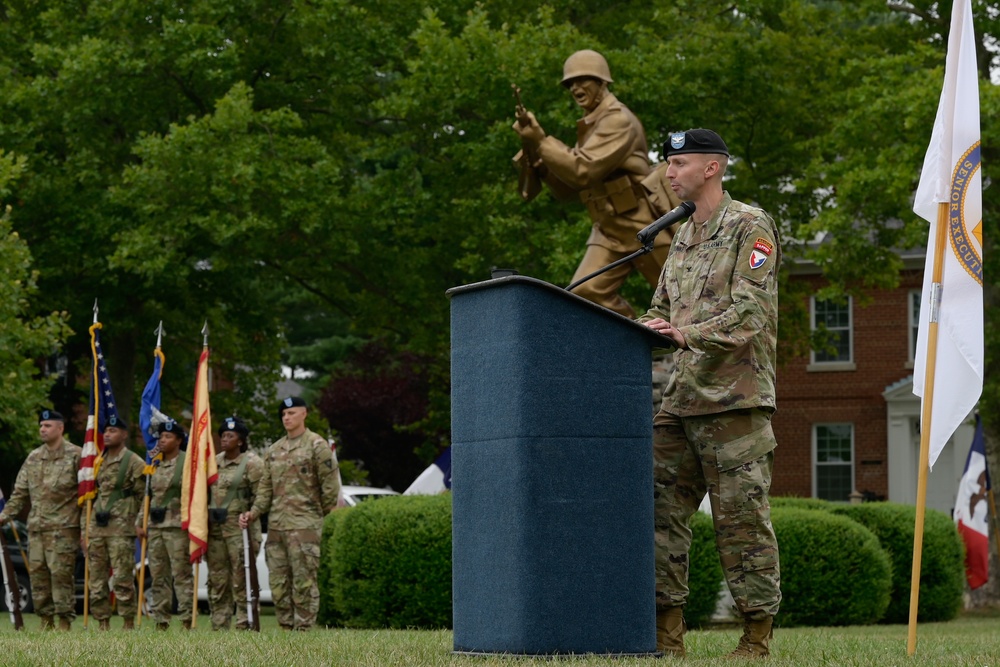 Dunker assumes command of USASA