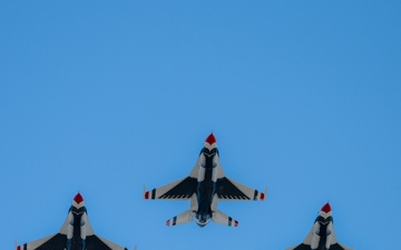 Thunderbirds soar over F.E. Warren