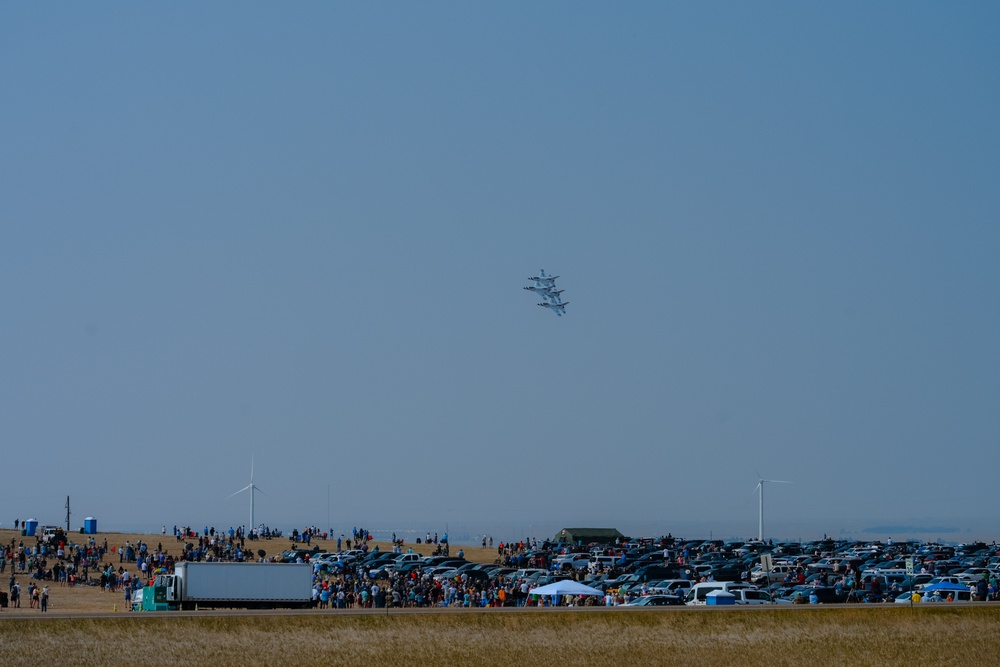 Thunderbirds soar over F.E. Warren