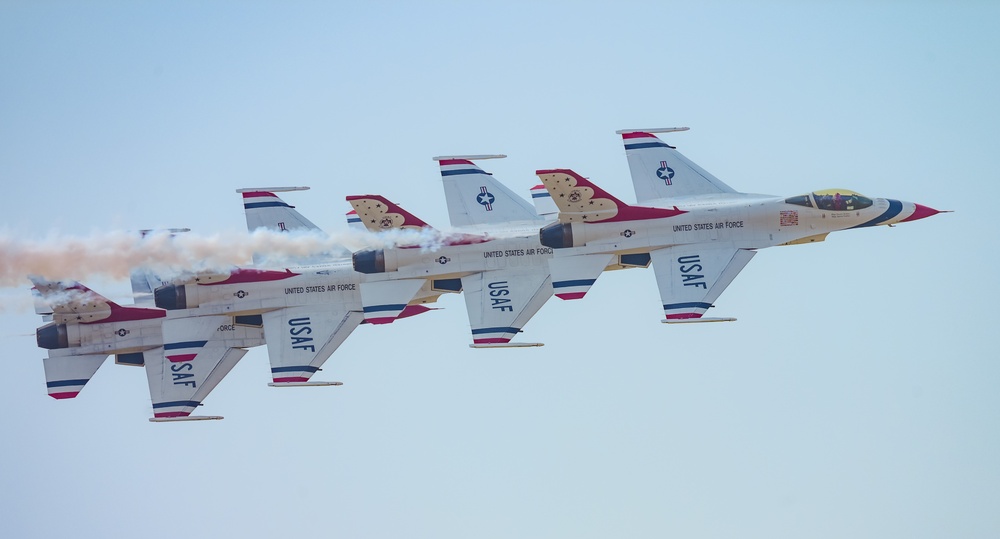 Thunderbirds soar over F.E. Warren