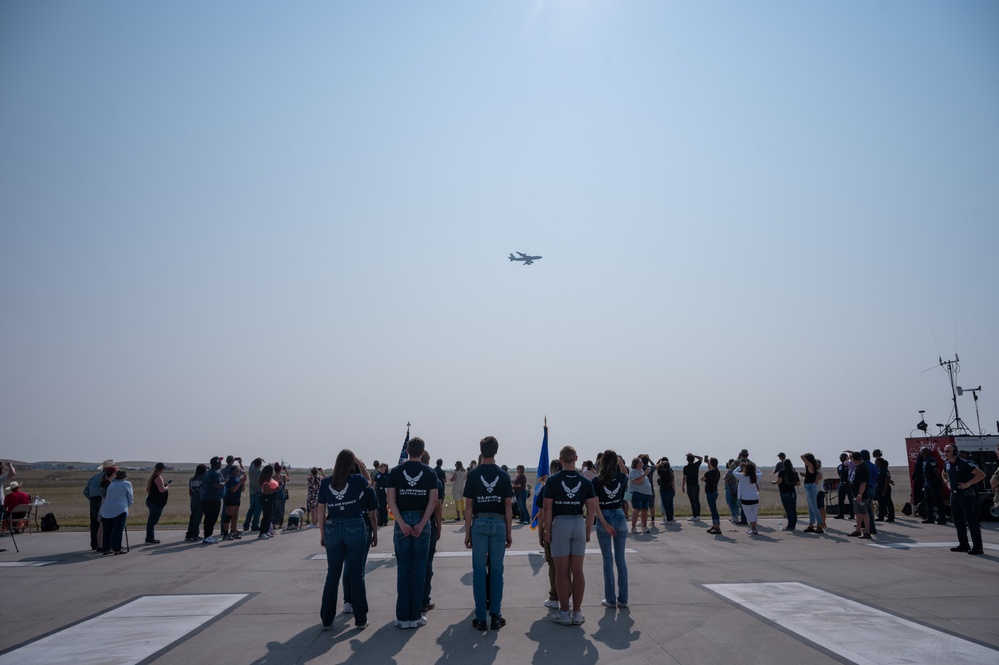 Thunderbirds soar over F.E. Warren