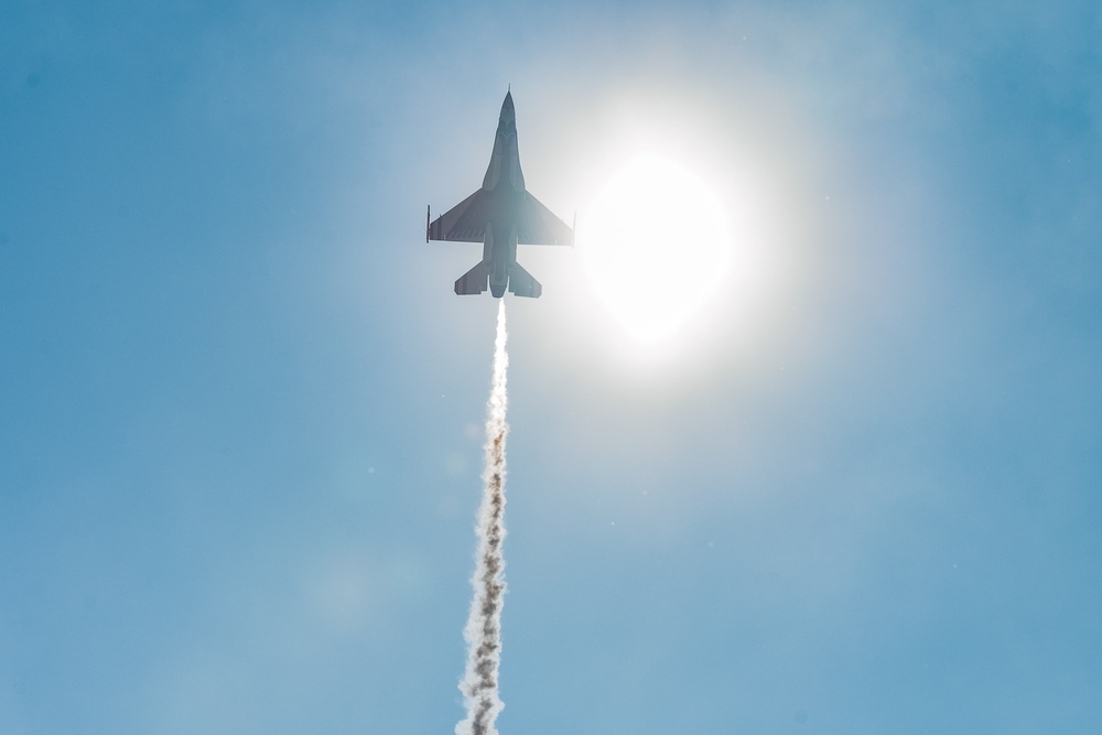 Thunderbirds soar over F.E. Warren