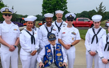 100-year-old WWII submarine veteran receives medal
