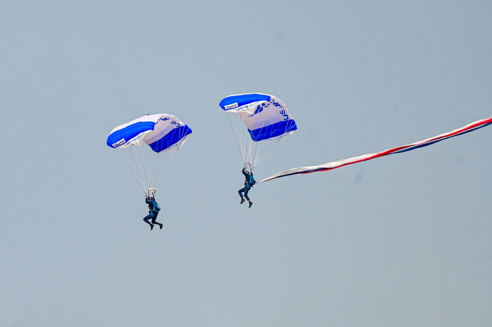 Thunderbirds roar over Wyoming