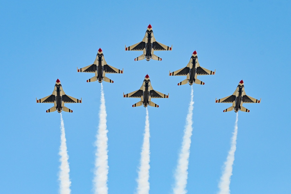 Thunderbirds roar over Wyoming